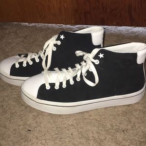 Skechers black&white shoes